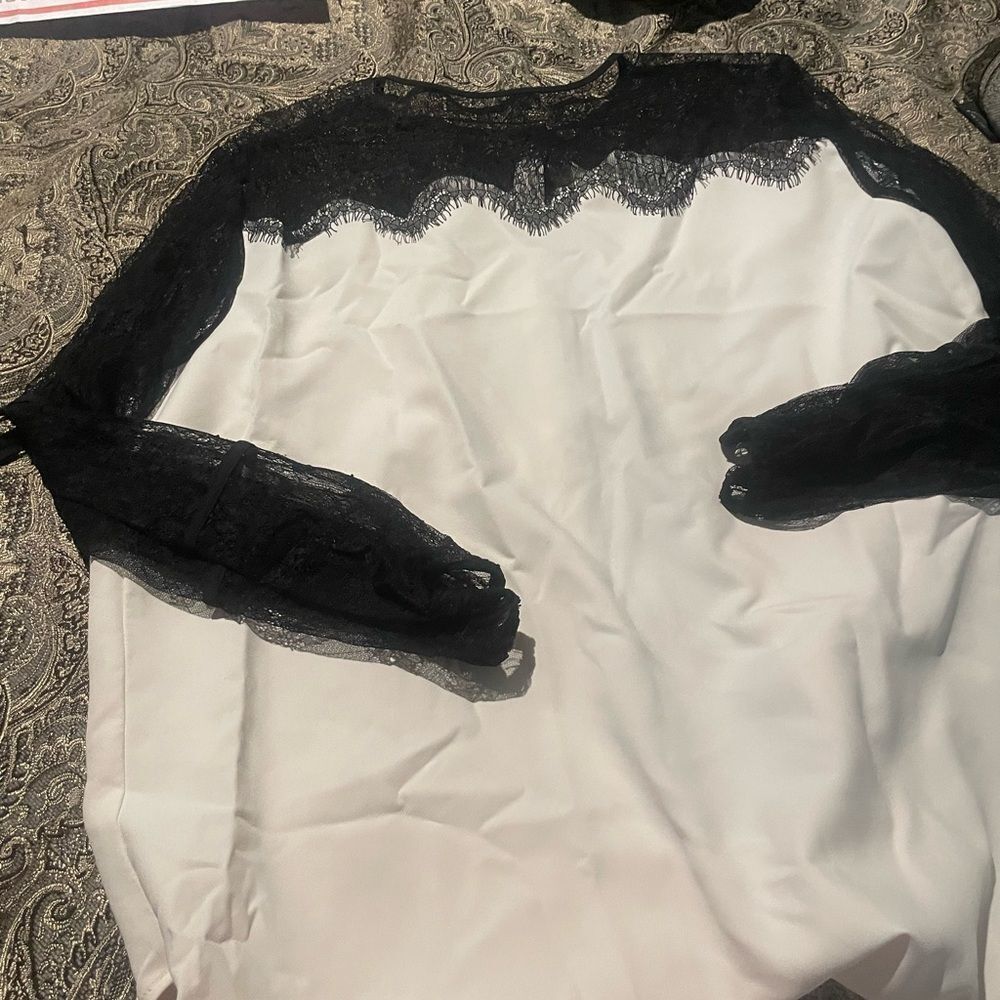 Chicos size 3 Black and White Lace Blouse excellent condition